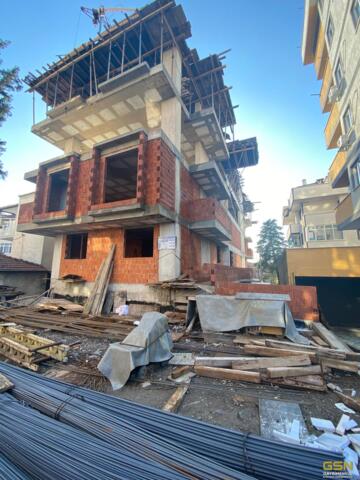 4-ÇAYIROVA YENİMAHALLE'DE MERKEZİ  KONUMDA DAİRELER